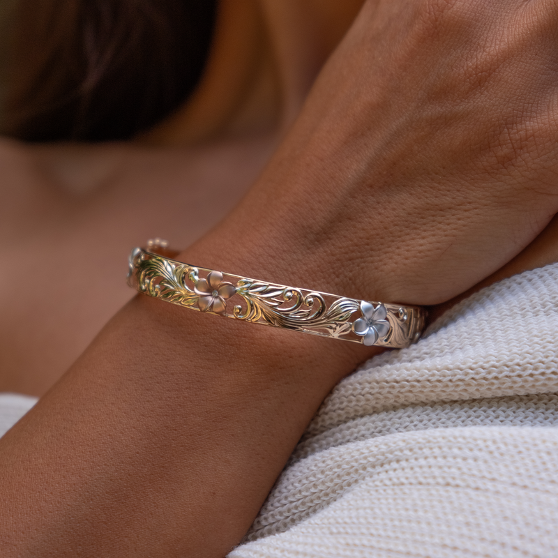 Hawaiian Heirloom Plumeria Armband in dreifarbigem Gold mit Diamanten – 10 mm – Größe 7,5"