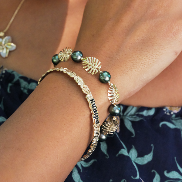 7.5-8.5" Adjustable Monstera Tahitian Black Pearl Bracelet in Gold - 8-9mm