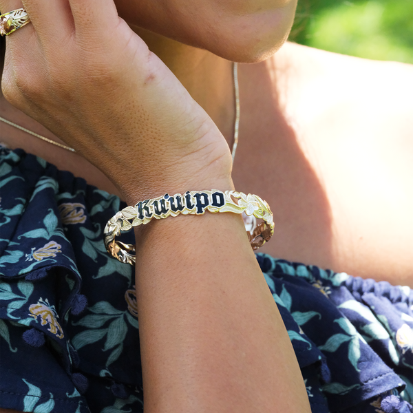Hawaiian Heirloom Kuuipo (Sweetheart) Plumeria Enamel Bracelet in Gold - 10mm - Size 7.5"