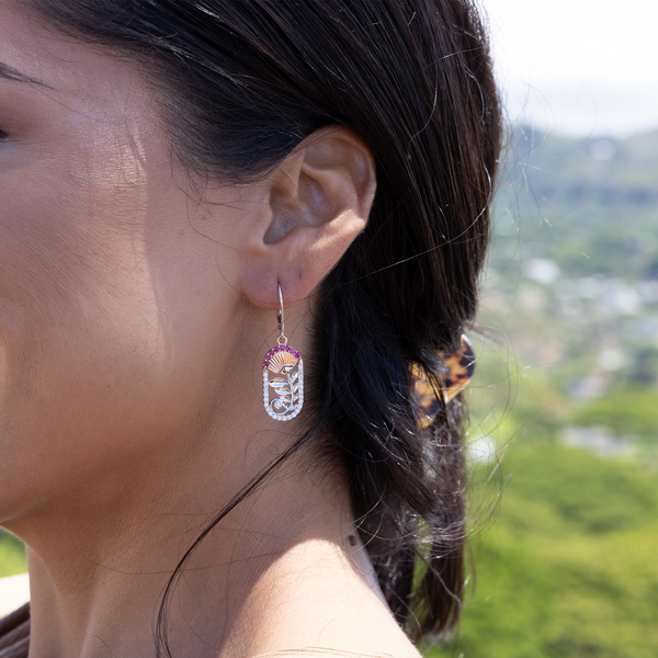 Ohia Lehua Rubinohrringe in zwei Tonen Gold mit Diamanten - 24 mm