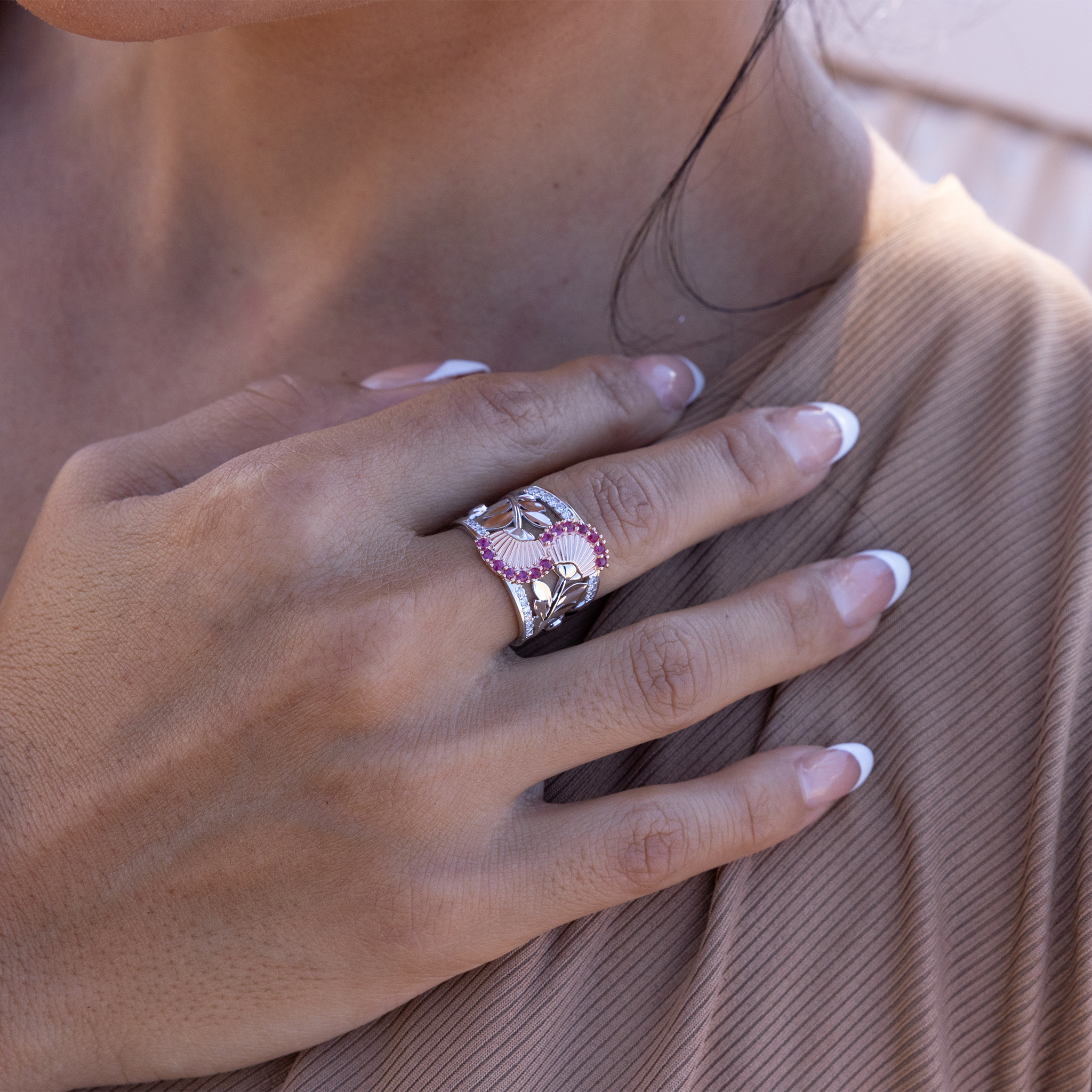 Ohia Lehua Ruby Anneau en or deux tons avec des diamants