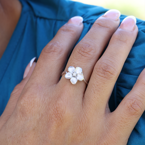 Plumeria-Ring aus Weißgold mit Diamant – 13 mm