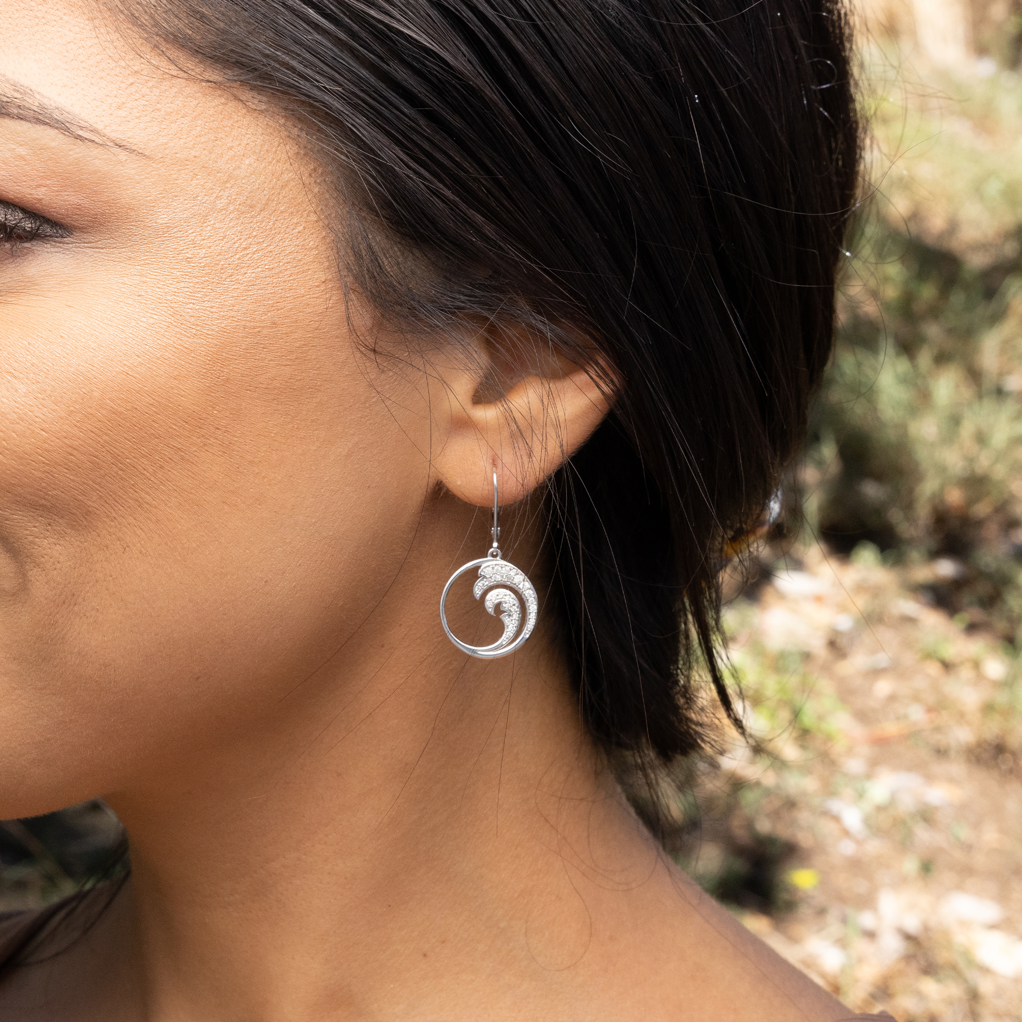 Nalu Earrings in White Gold with Diamonds - 18mm