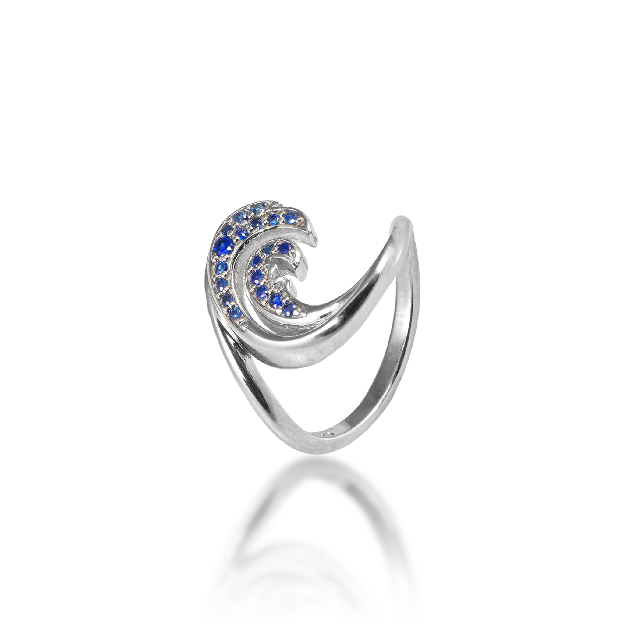 Nalu-Ring aus Weißgold mit blauen Saphiren – 15 mm