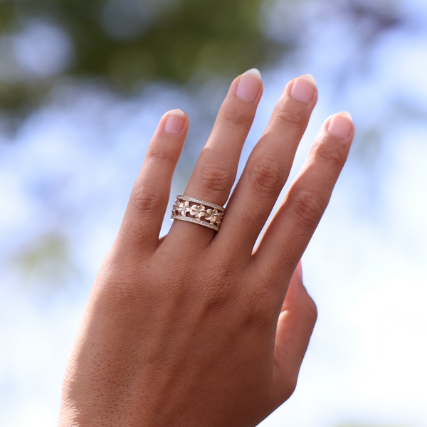 Hawaiian Heirloom Plumeria Ring in Gold mit Diamanten – 10 mm