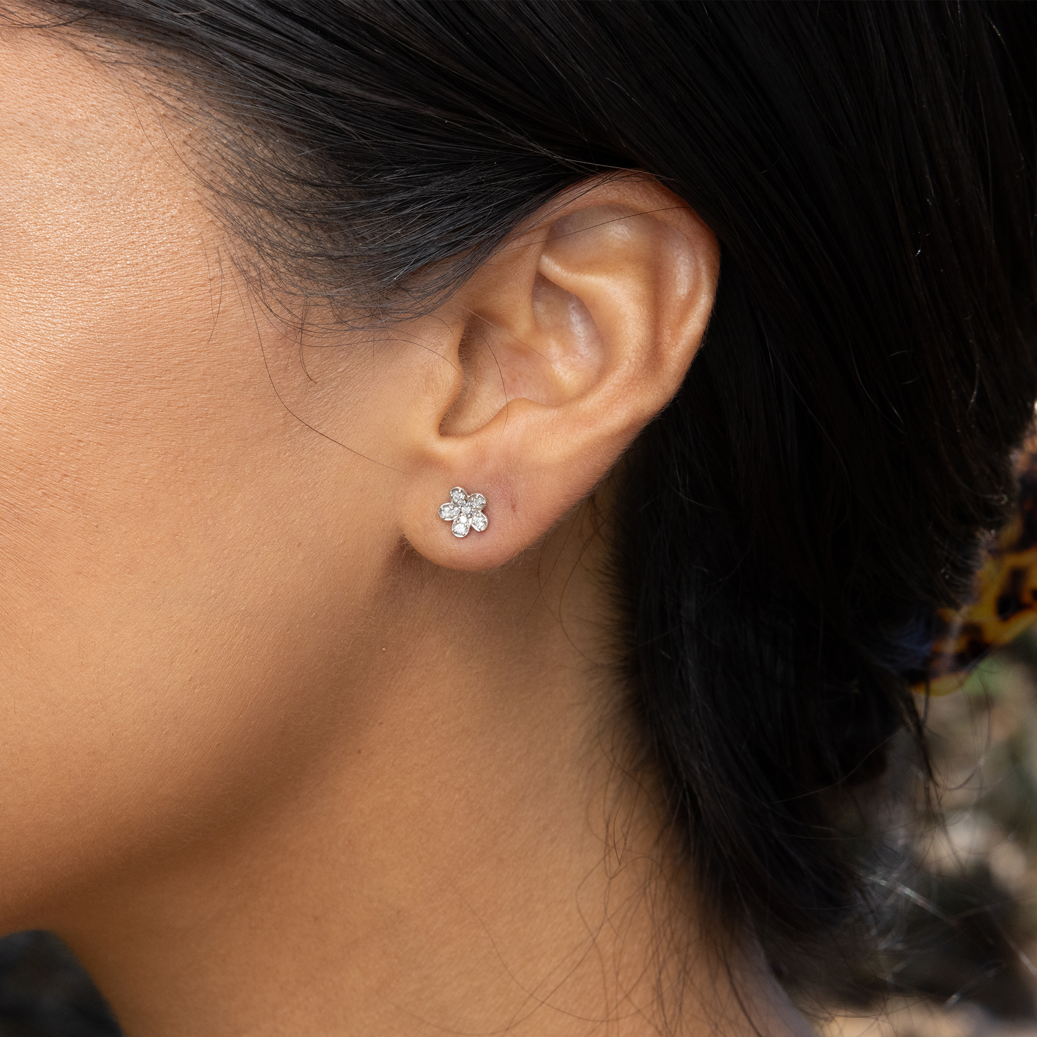 Plumeria Earrings in White Gold with Diamonds - 7mm