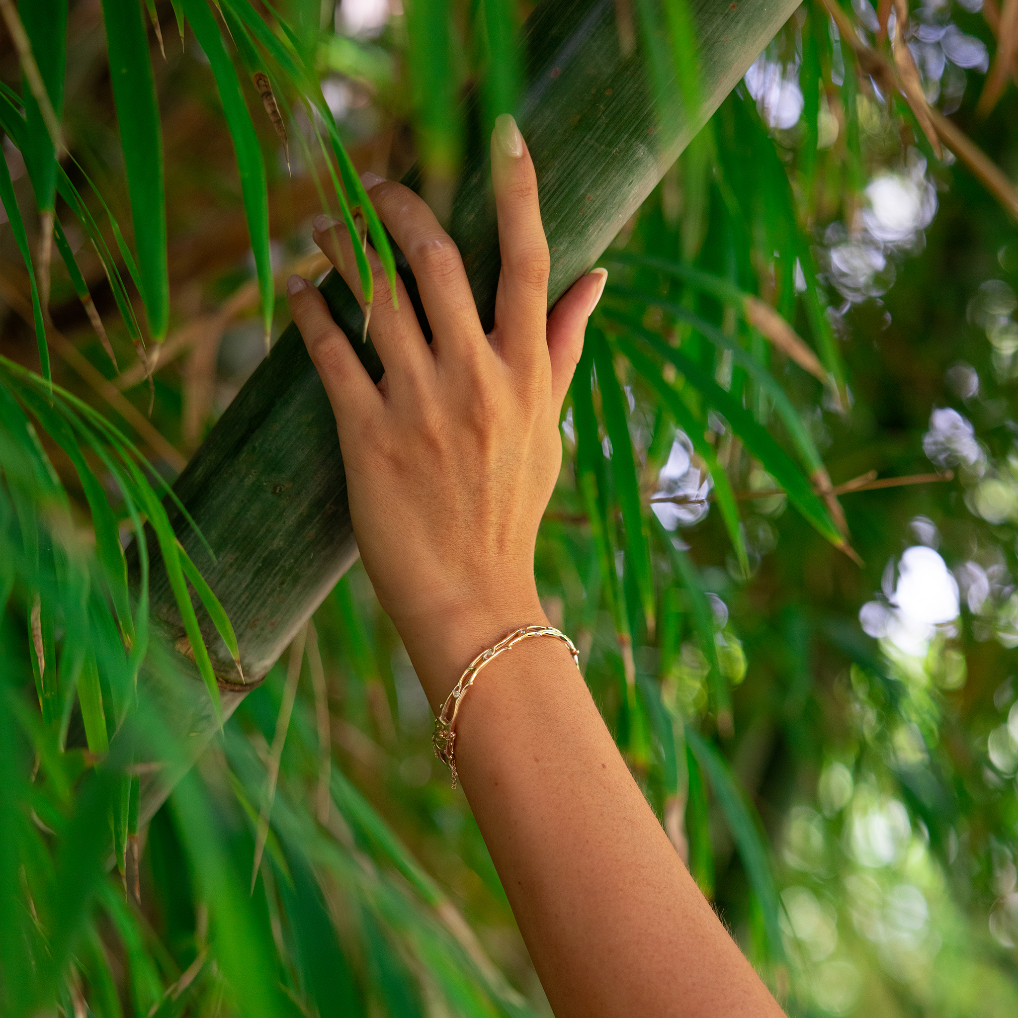 Heritage Hinge Bracelet in Gold with Diamonds
