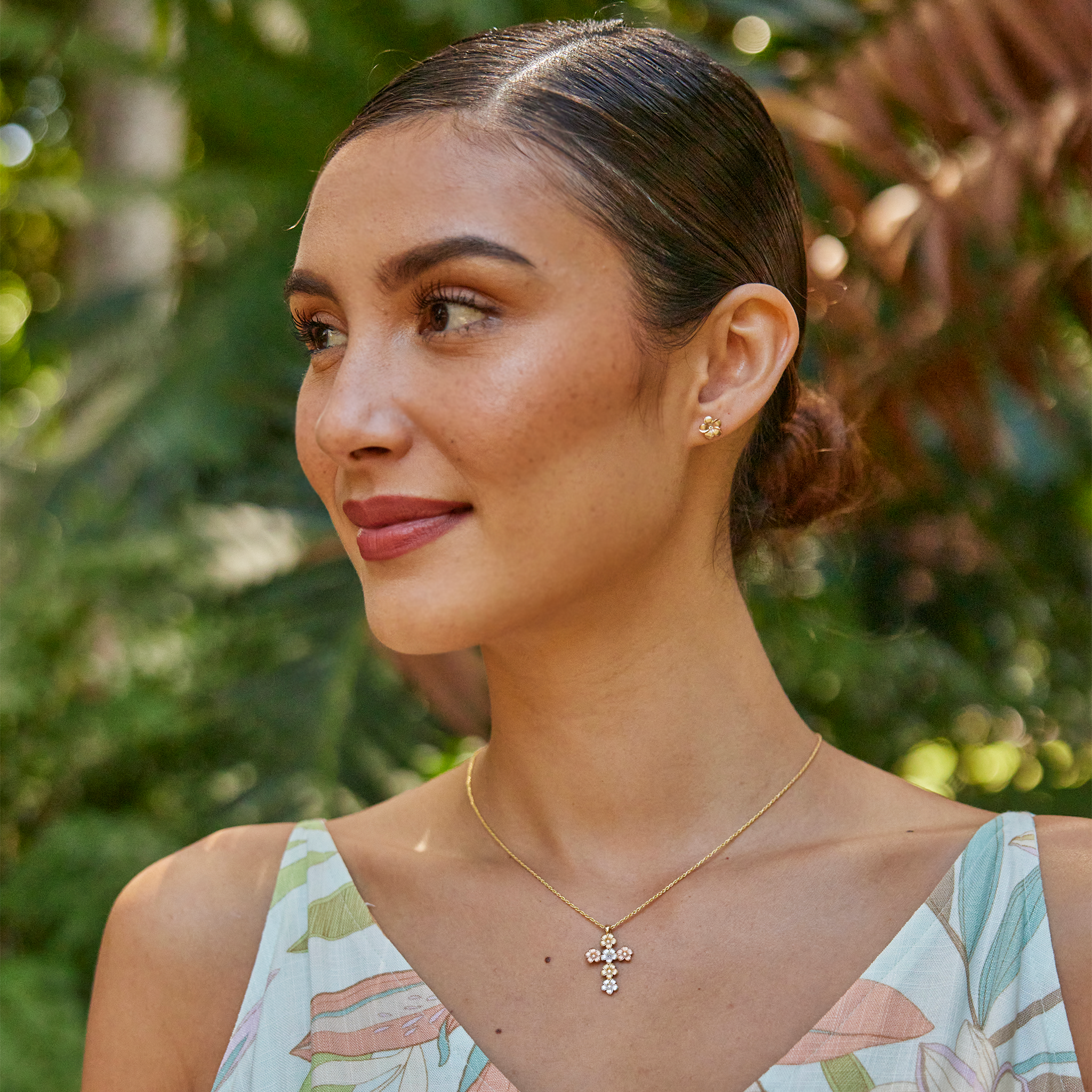 Plumeria Earrings in Gold with Diamonds - 8mm