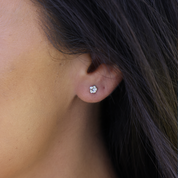 Plumeria Earrings in White Gold with Diamonds - 5mm