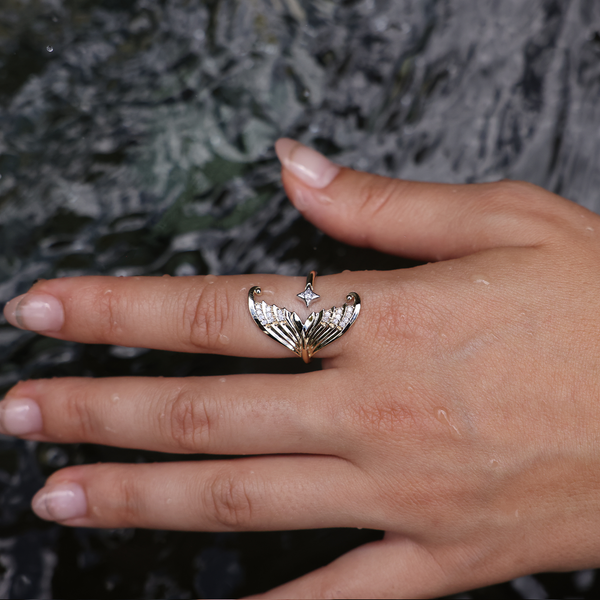 Moon Mermaid Ring aus zweifarbigem Gold mit Diamanten