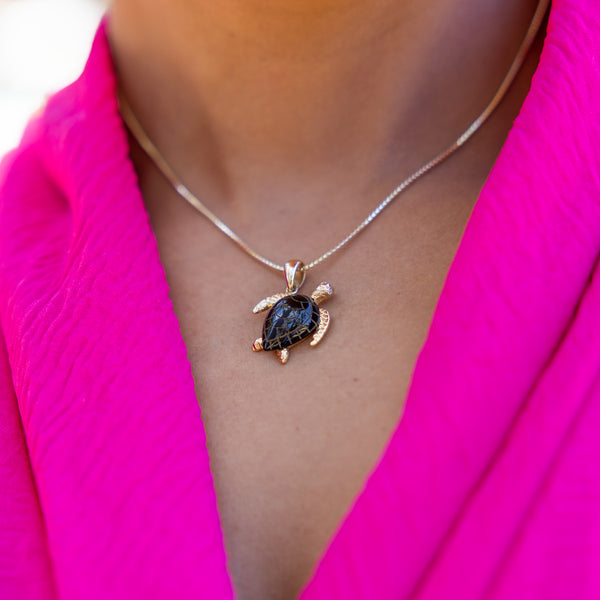 Honu Black Coral Pendant in Gold with Diamonds - 19mm