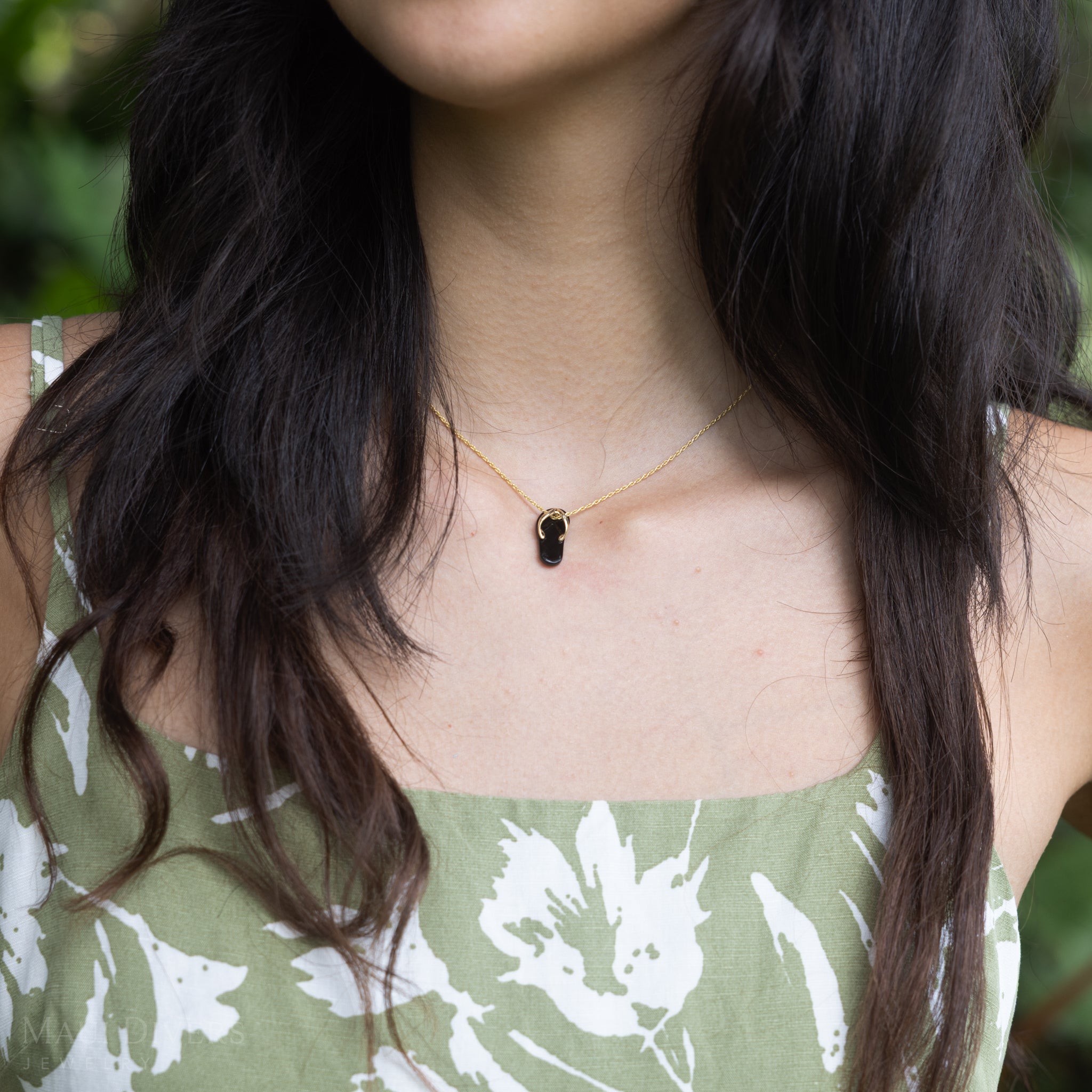 Black Coral Slipper Pendant in Gold - 19mm