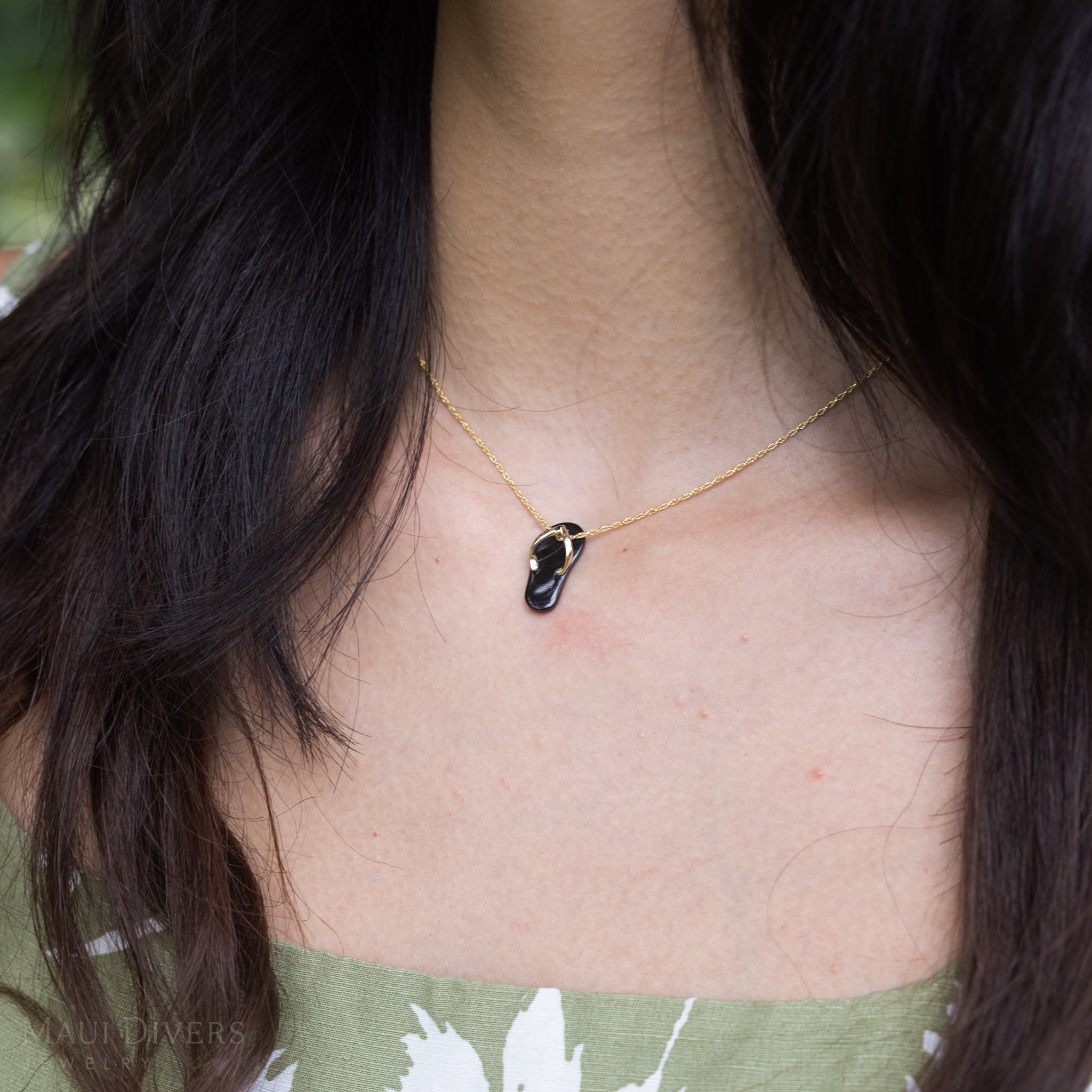 Black Coral Slipper Pendant in Gold - 19mm