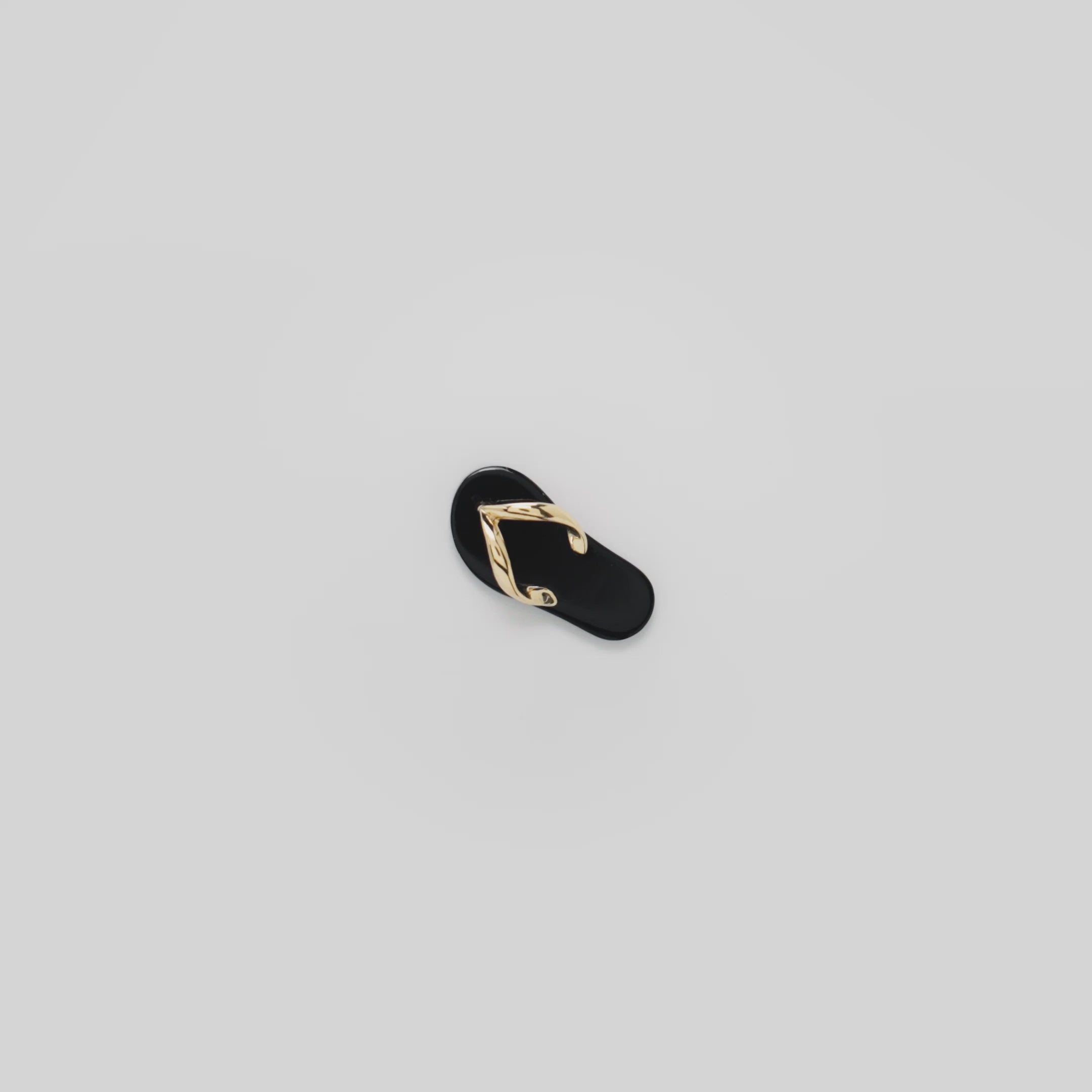 Video showcasing the 20mm Black Coral Slipper Pendant in 14k Yellow Gold on a turn table