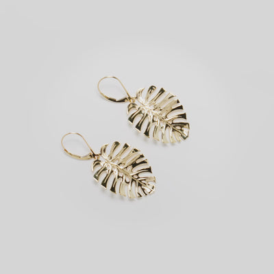 Video showcasing the 30mm Monstera Leverback Earrings in 14k Yellow Gold