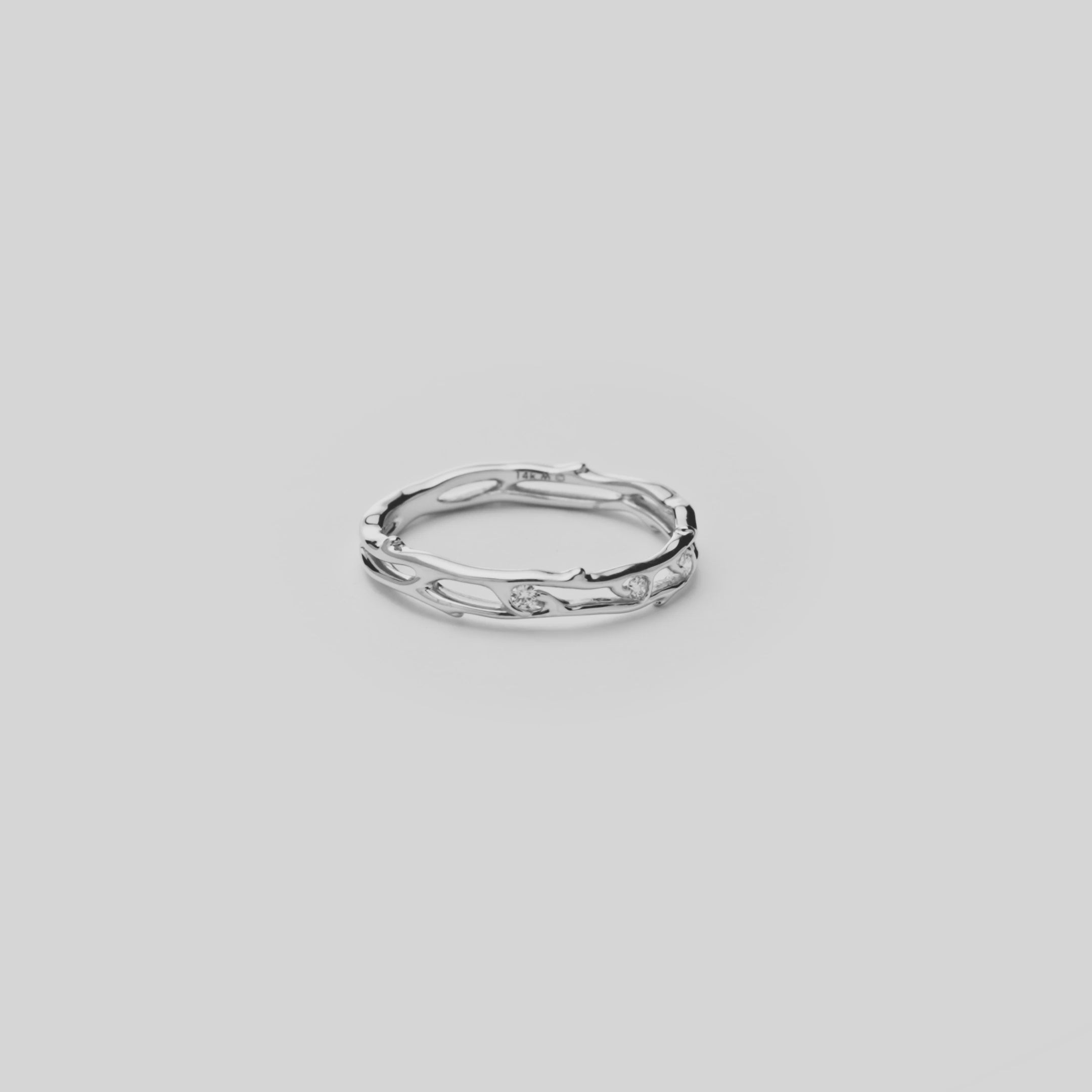 Video showcasing the Heritage Ring in 14k White Gold with Diamonds