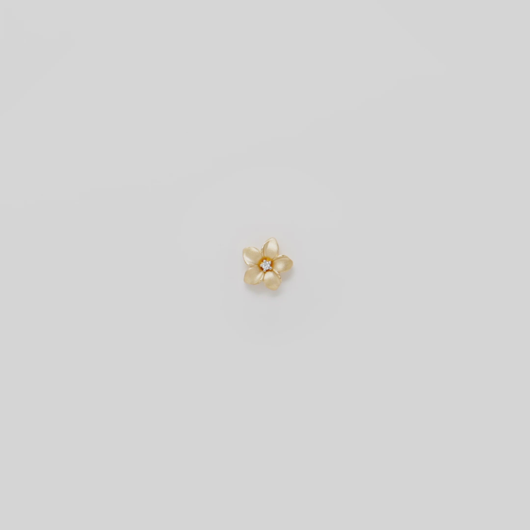 Video showcasing the 9mm Plumeria Pendant in 14k Yellow Gold with Diamond on a turn table