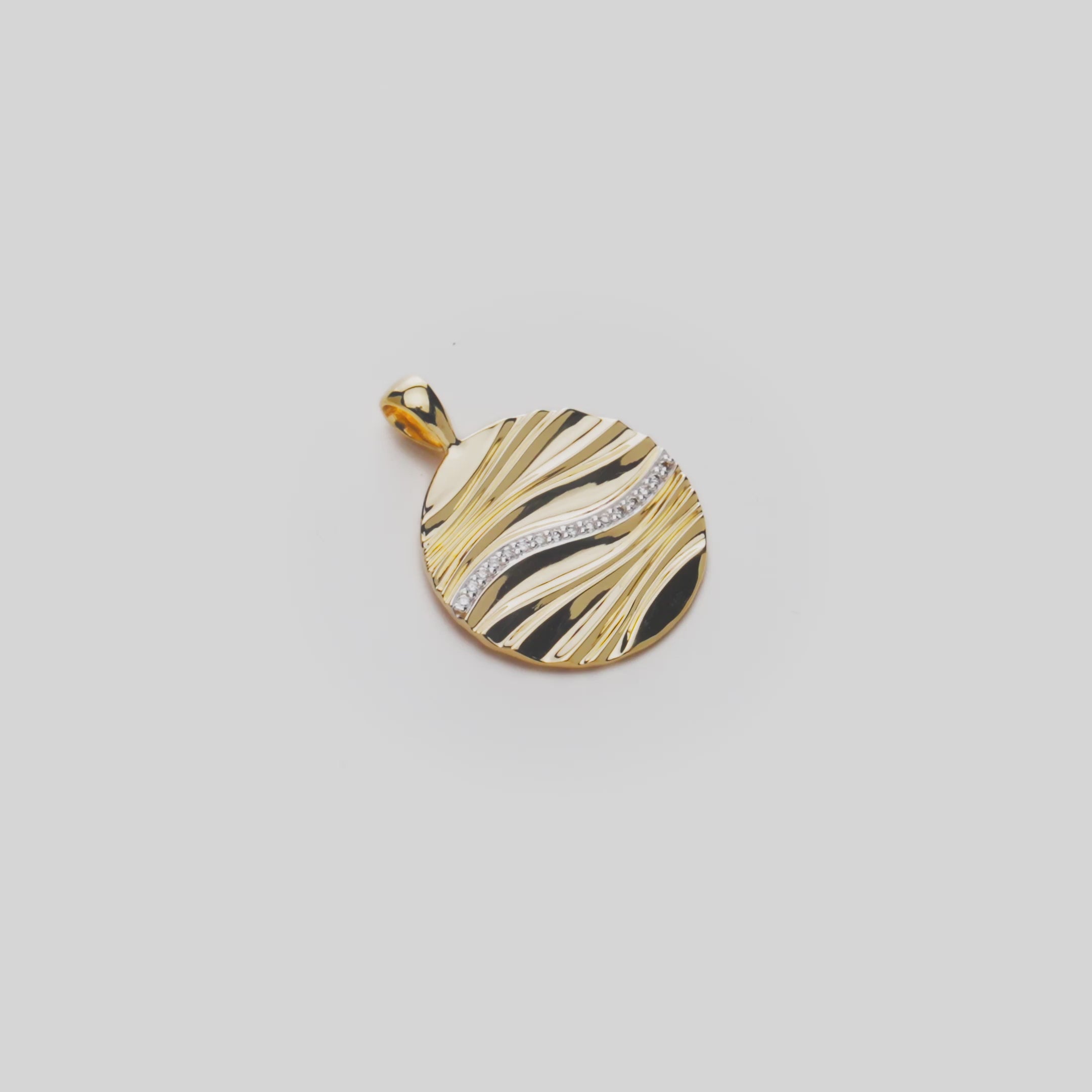 20mm Ocean Sand Round Pendant in 14k Yellow Gold with Diamonds turning on a White Background