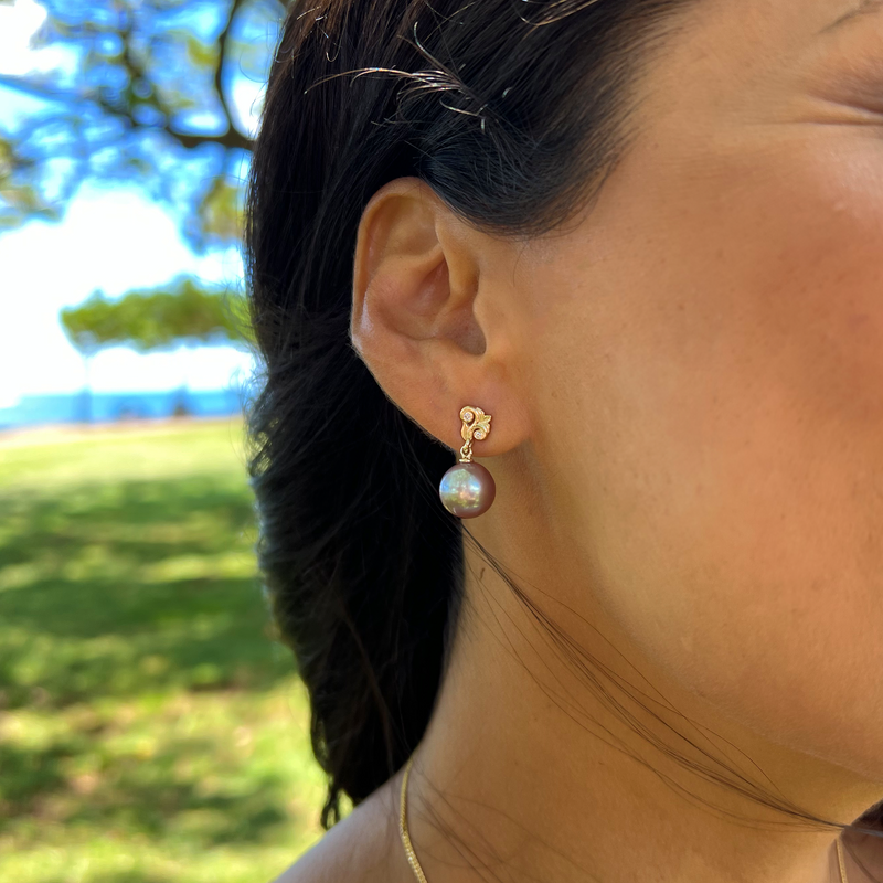 ダイヤモンドと金のリビングヒールームライラック淡水パールイヤリング -  8mm