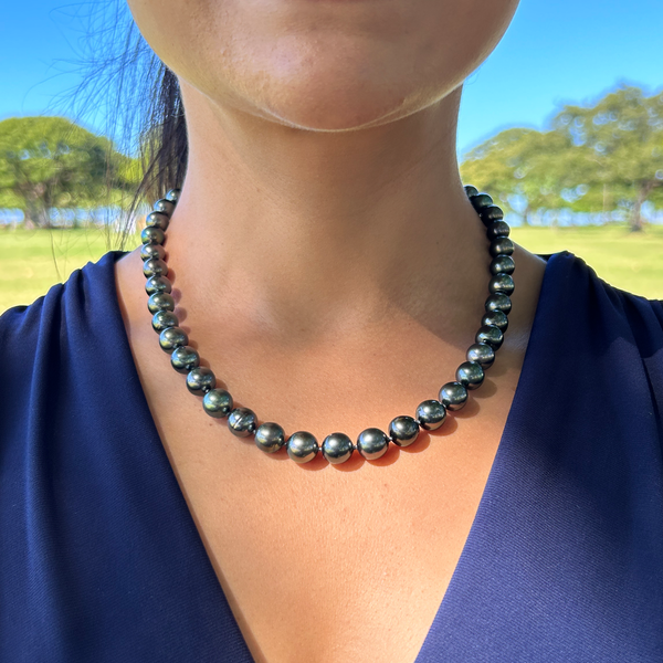 18-19" Tahitian Black Pearl Strand with White Gold Clasp - 8-11mm