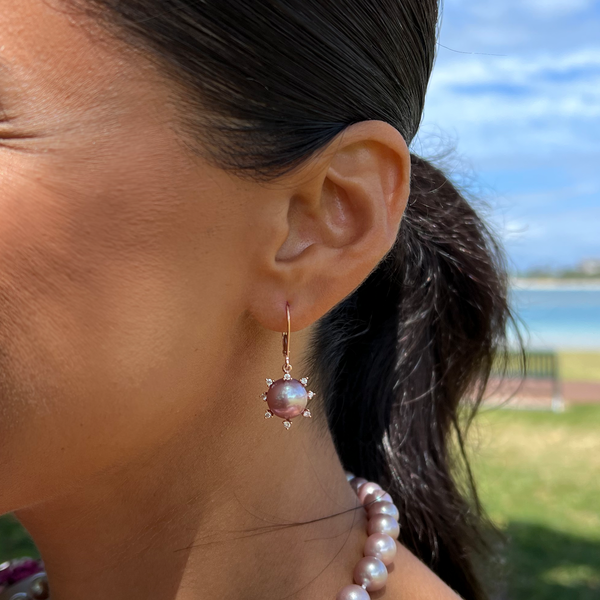 Boucles d'oreilles de perles d'eau douce Protea Ultraviolet en or rose avec diamants - 10-11 mm
