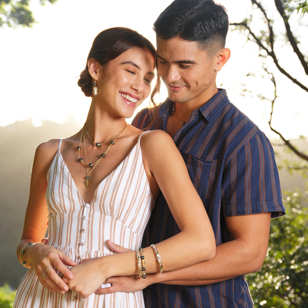 A couple hugging wearing an Adjustable Tahitian Pearl Paperclip Chain Necklace in Gold - 9-10mm - Maui Divers Jewelry