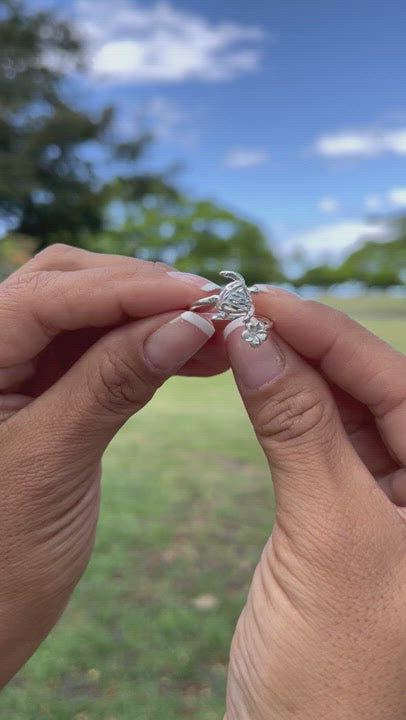 Video of a woman's hand with a Honu and Plumeria Ring in Sterling Silver from Maui Divers Jewelry on it.