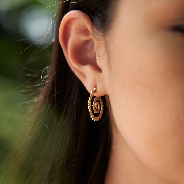 A woman's ear with Kamohoaliʻ Kiha Earrings in Gold - 24mm - Maui Divers Jewelry