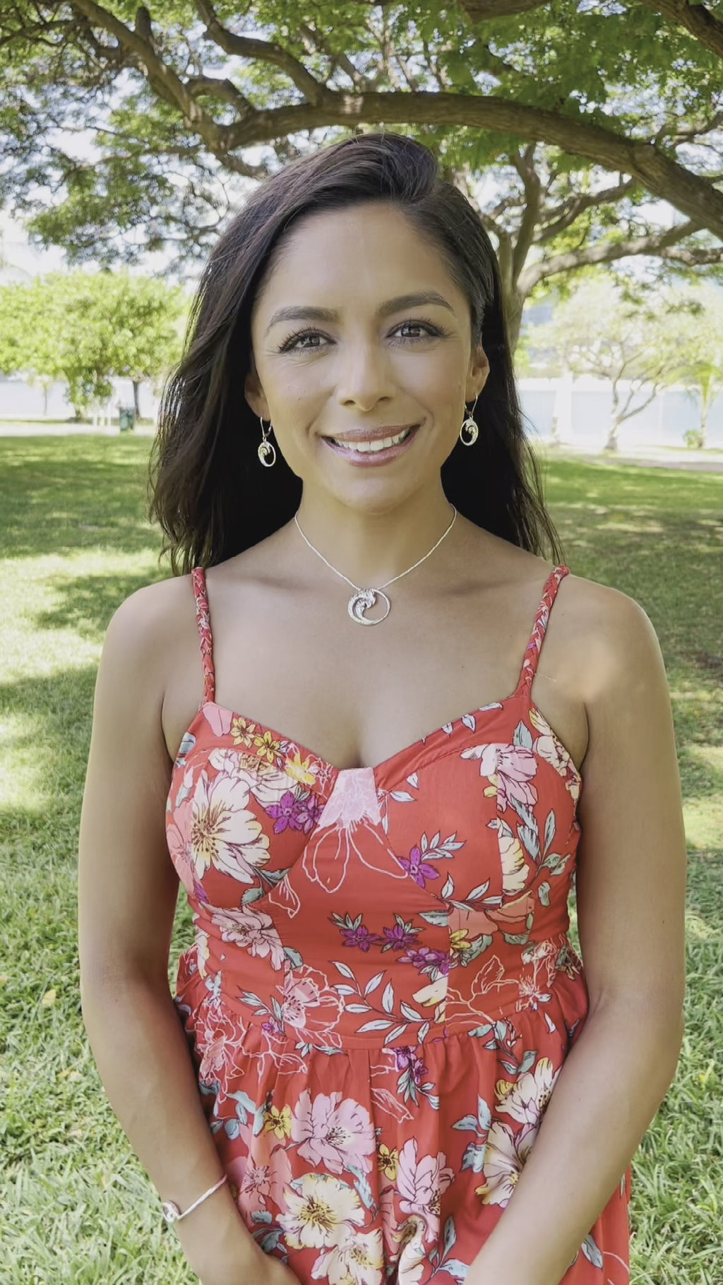 Video of a woman wearing a Nalu Necklace in Sterling Silver - 30mm - Maui Divers Jewelry