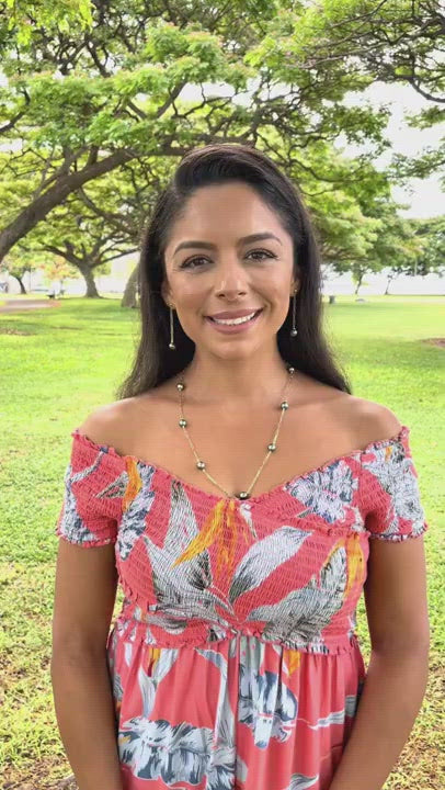 Video of a woman wearing an Adjustable Tahitian Black Pearl Paperclip Chain Necklace  and Earrings in Gold - Maui Divers Jewelry