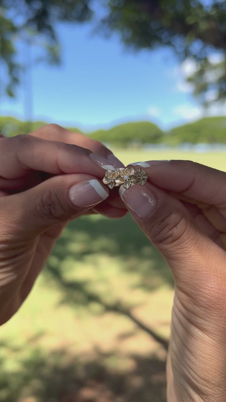 Video of a woman's hand wearing a Plumeria Ring in Gold with Diamond - 8mm - Maui Divers Jewelry