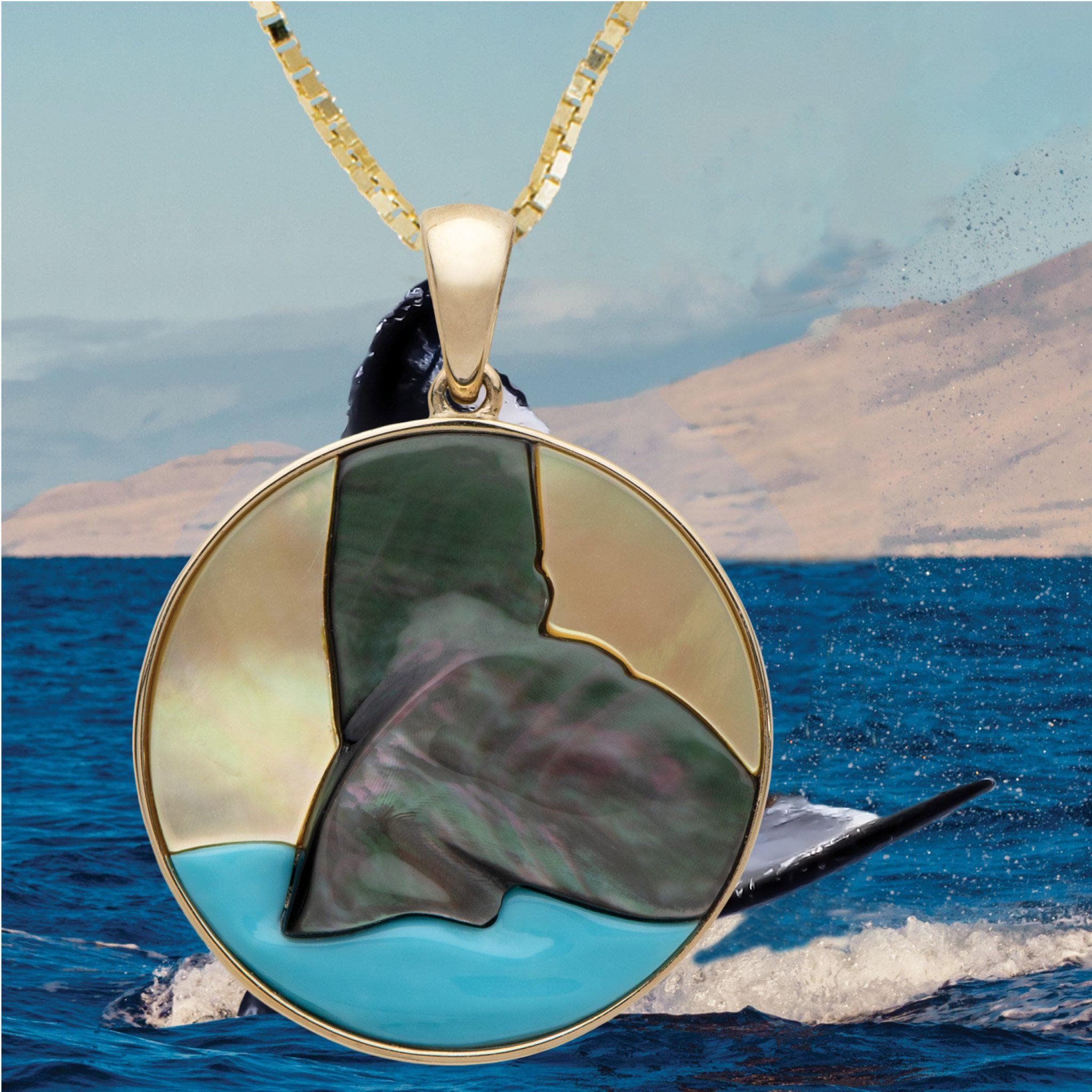 Hawaiian Moments Pendant with Mother of Pearl in Gold with Maui background